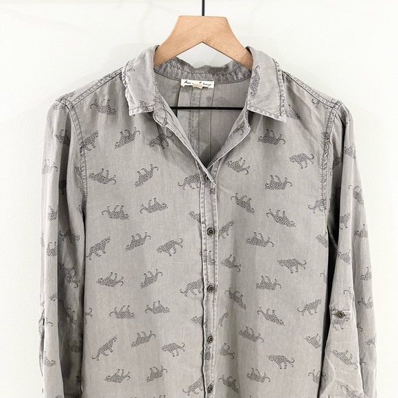 Jane & Delancey Button Front Cheetah Blouse Gray Size Small - Picture 2 of 5